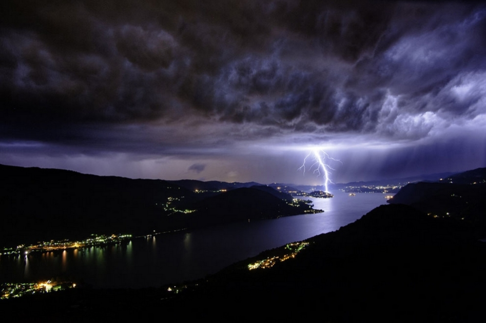 義大利皮埃蒙特的湖面風暴