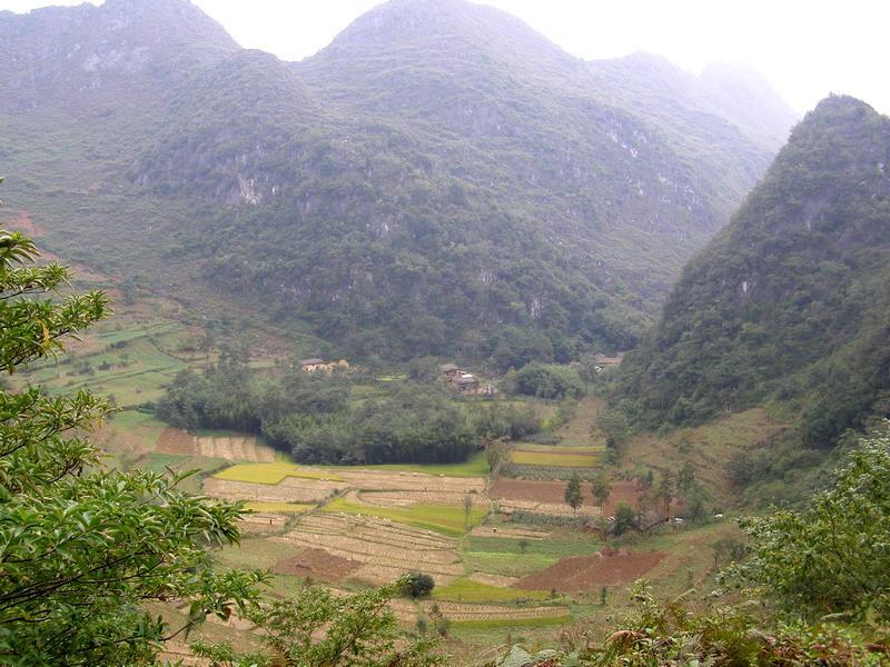 磨灣村(雲南省文山西疇縣西灑鎮龍泉磨灣)