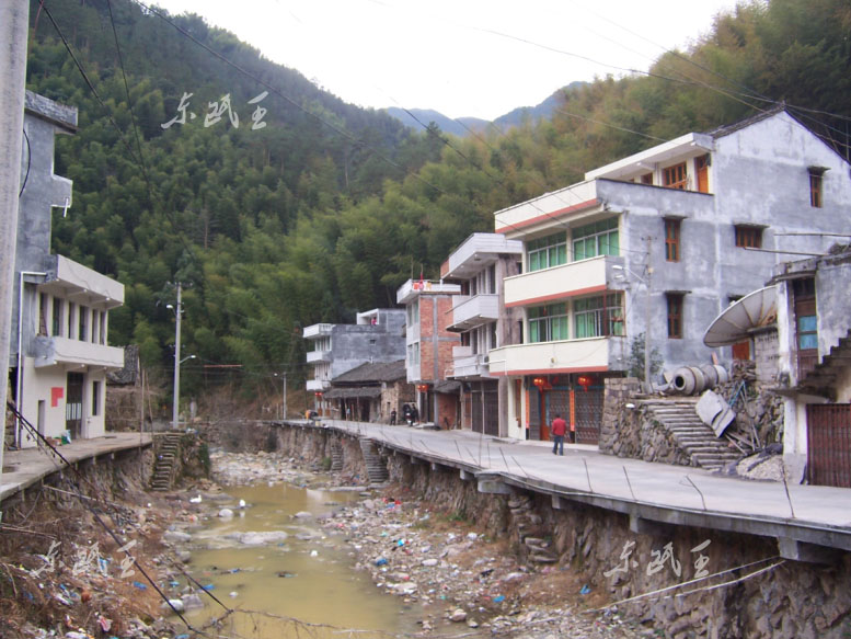 朱山村旁岸溪灘