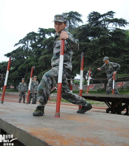 黃倫(“四川好人”中國人民解放軍黃倫)