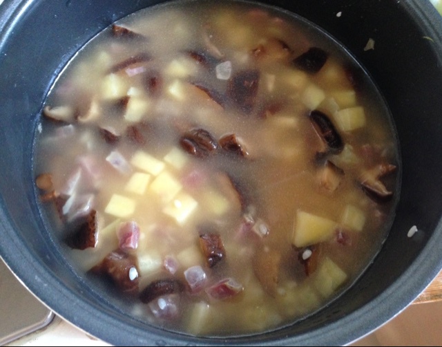 懶人香腸土豆燜飯