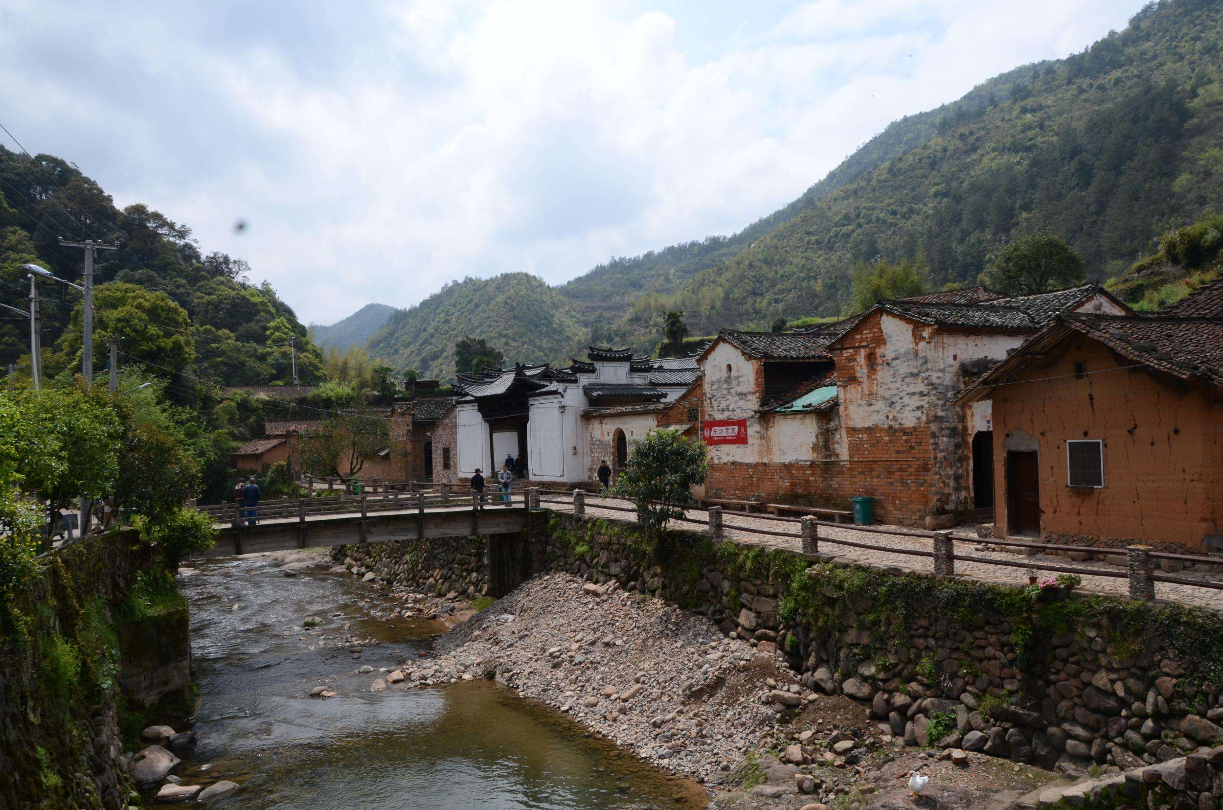 曼聽村(雲南省西雙版納州勐臘縣勐捧鎮曼聽村)