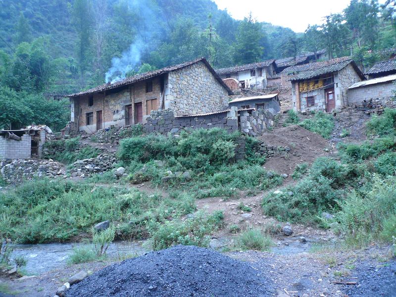 白岩村(雲南省大理州雲龍縣關坪鄉白岩村)