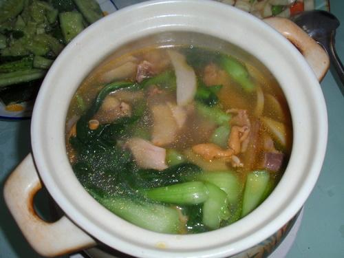 菜心雞腿菇湯