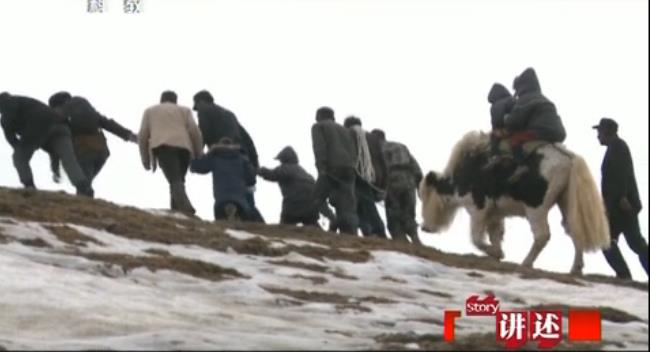 2012年馬爾洋鄉教師雪山中送學生回家1