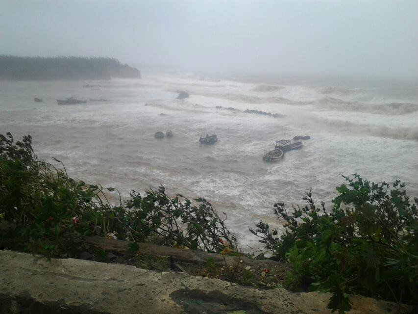 強颱風肆虐玉包港港口
