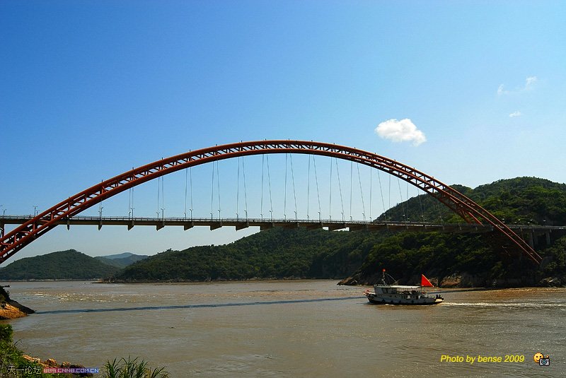 圖為遠望銅瓦門大橋