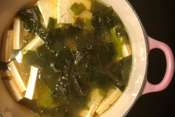 裙帶菜豆腐湯