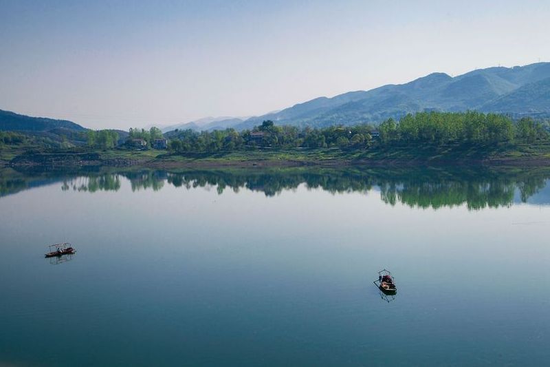 廣安華鎣山天池湖水利風景區