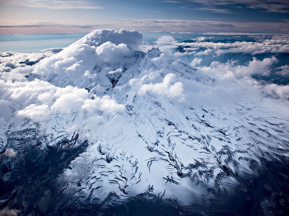 伊利亞姆納火山