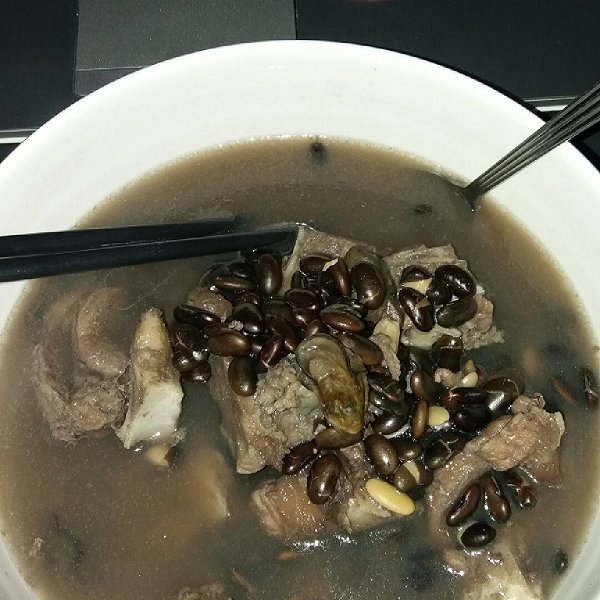 黑芝麻黑豆骨頭湯