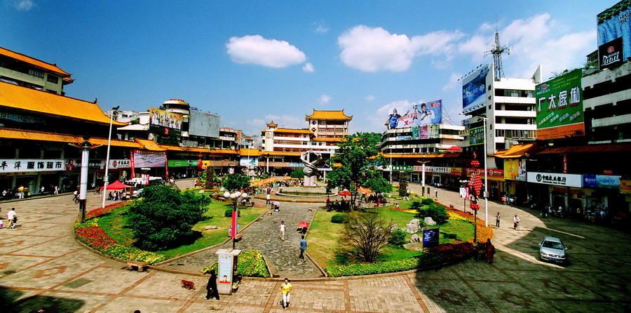 街心花園全景