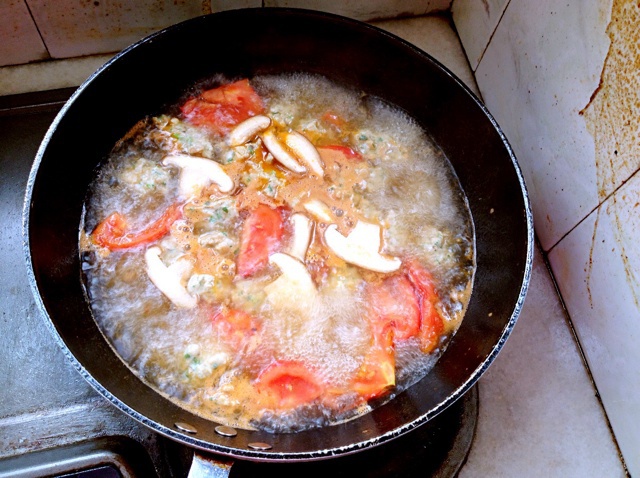 香菇香菜肉丸湯