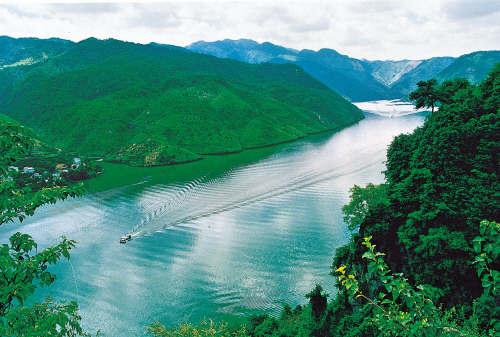 逍遙岩嶺湖