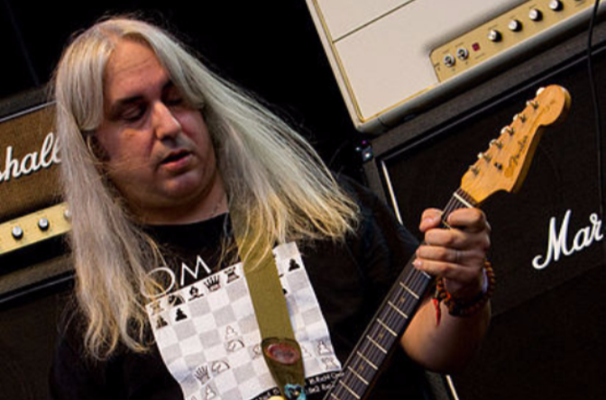 J Mascis