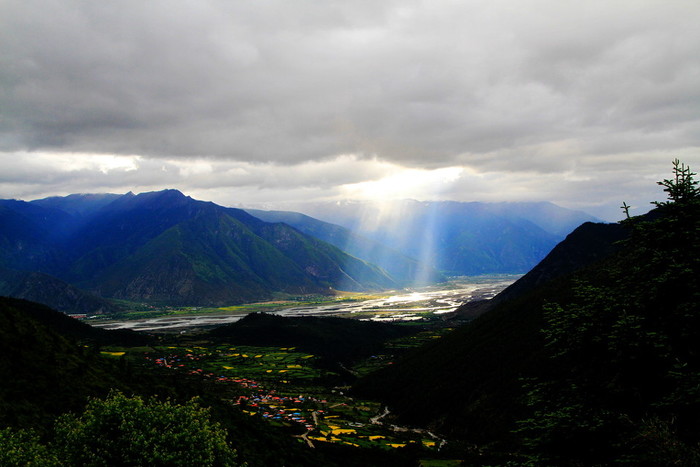 色齊拉山