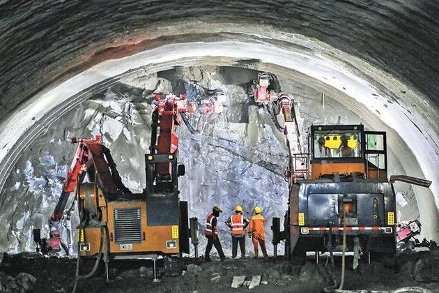 中梁山隧道(渝武高速公路複線組成隧道)