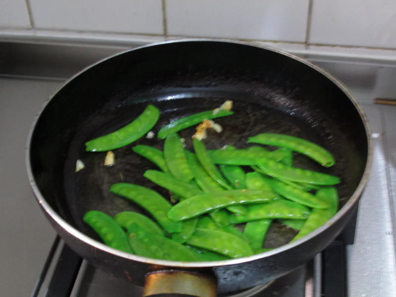 蒜香仙菇荷蘭豆