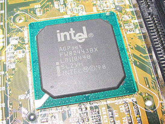 Intel 440BX（盒裝）(Intel 440BX 盒裝)