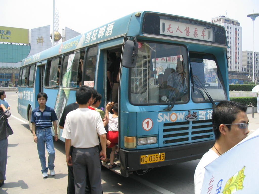 2001年1路使用的長江·福來西寶柴油客車