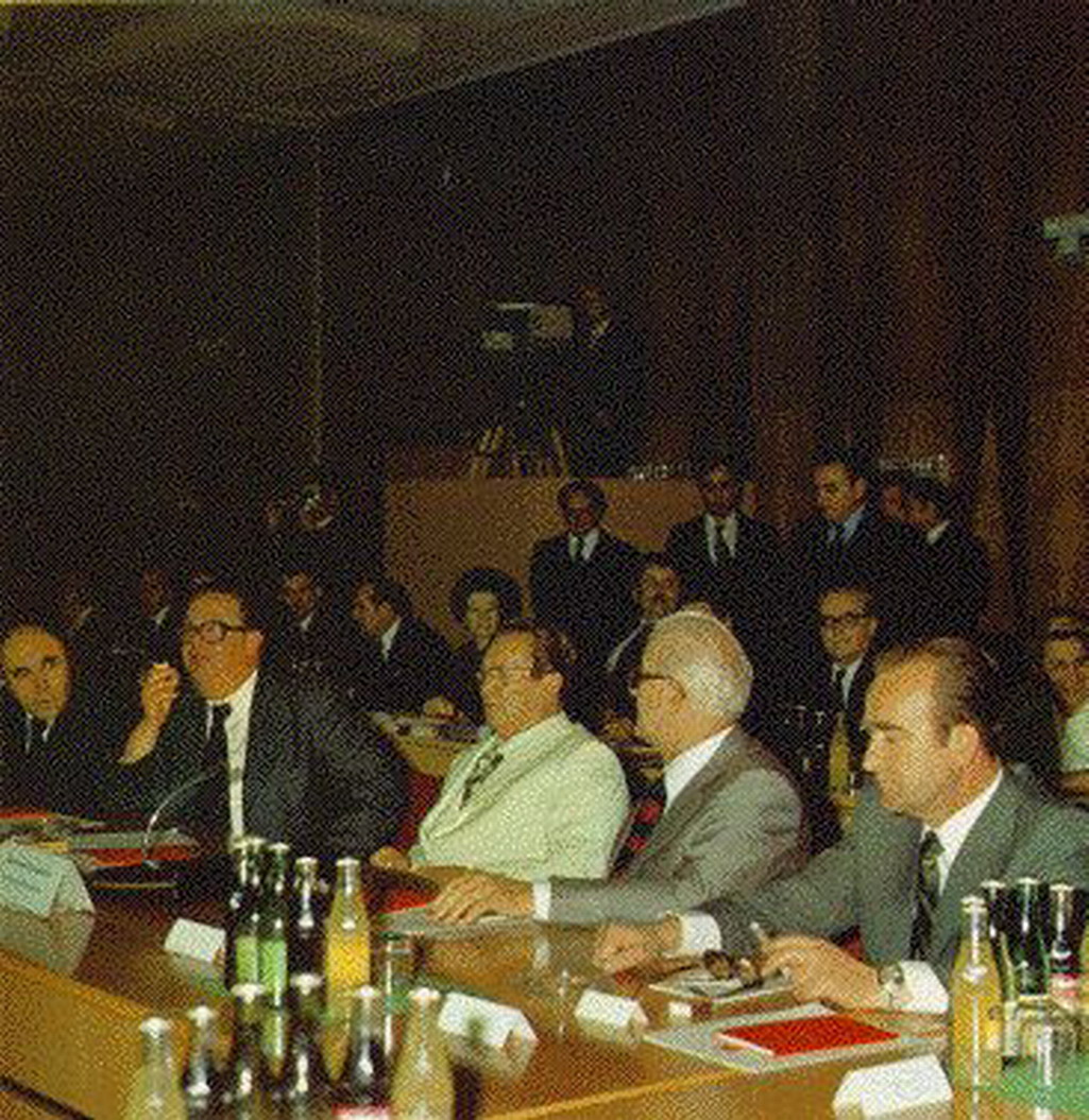 米庫利奇（右一）和狄托等人在柏林會議上