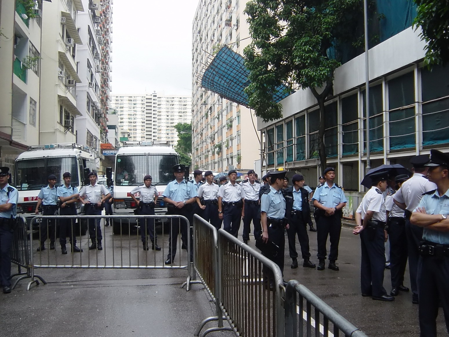 警察機動部隊部署中