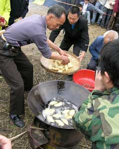 空手撈油鍋