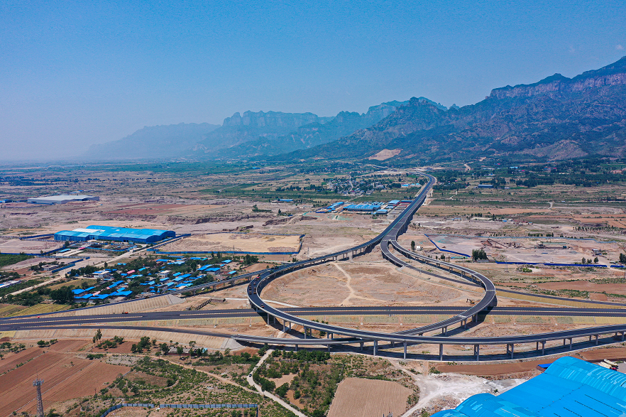 沿太行山高速公路