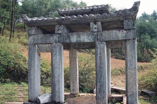 隴氏陵園