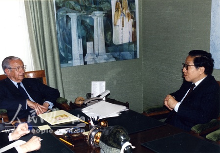 1992年在任常駐日內瓦代表期間會見薩馬蘭奇