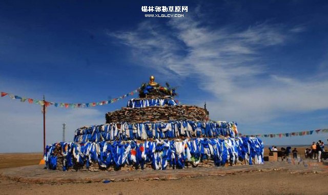 蒙古族祭天的敖包山