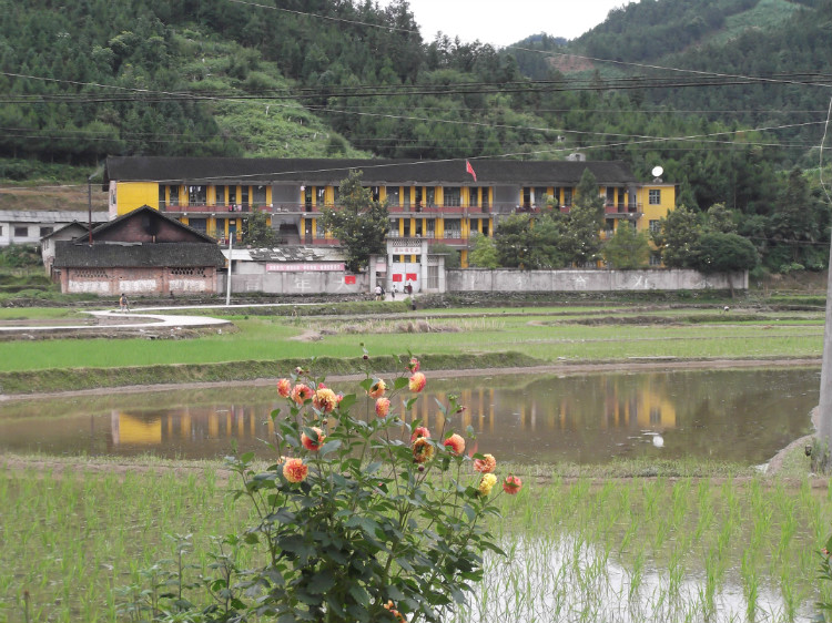 渠江鎮完小又名渠江鎮連里完小