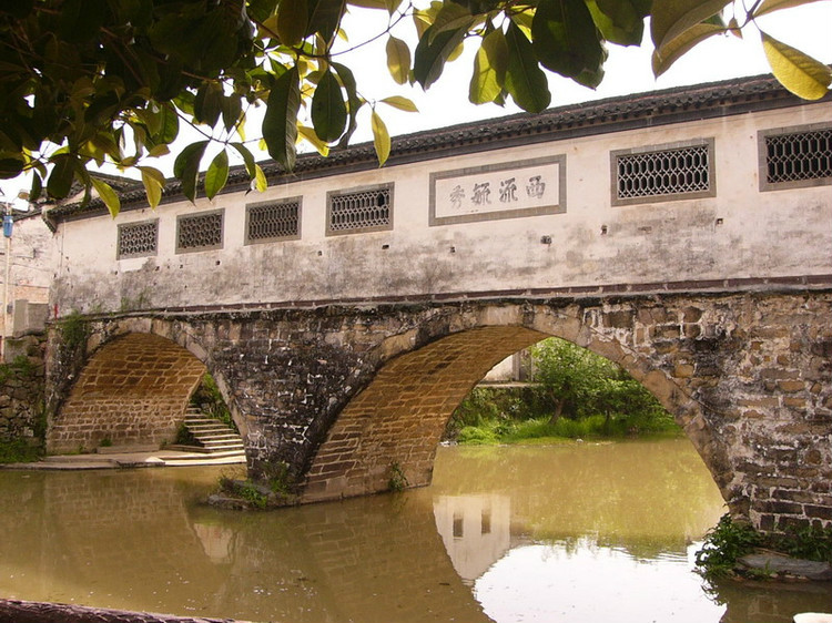 北岸村廊橋