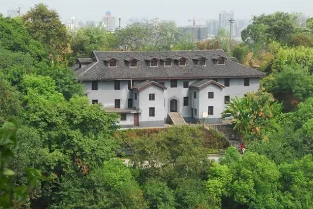 紅岩村(雲南省玉溪市華寧縣青龍鎮紅岩村)