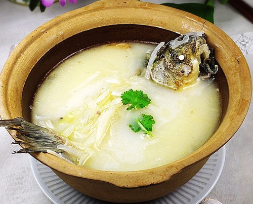 家常燉鯽魚湯