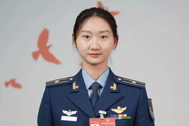 李宛芯(第十四屆全國人大代表，空軍第十批女飛行員)