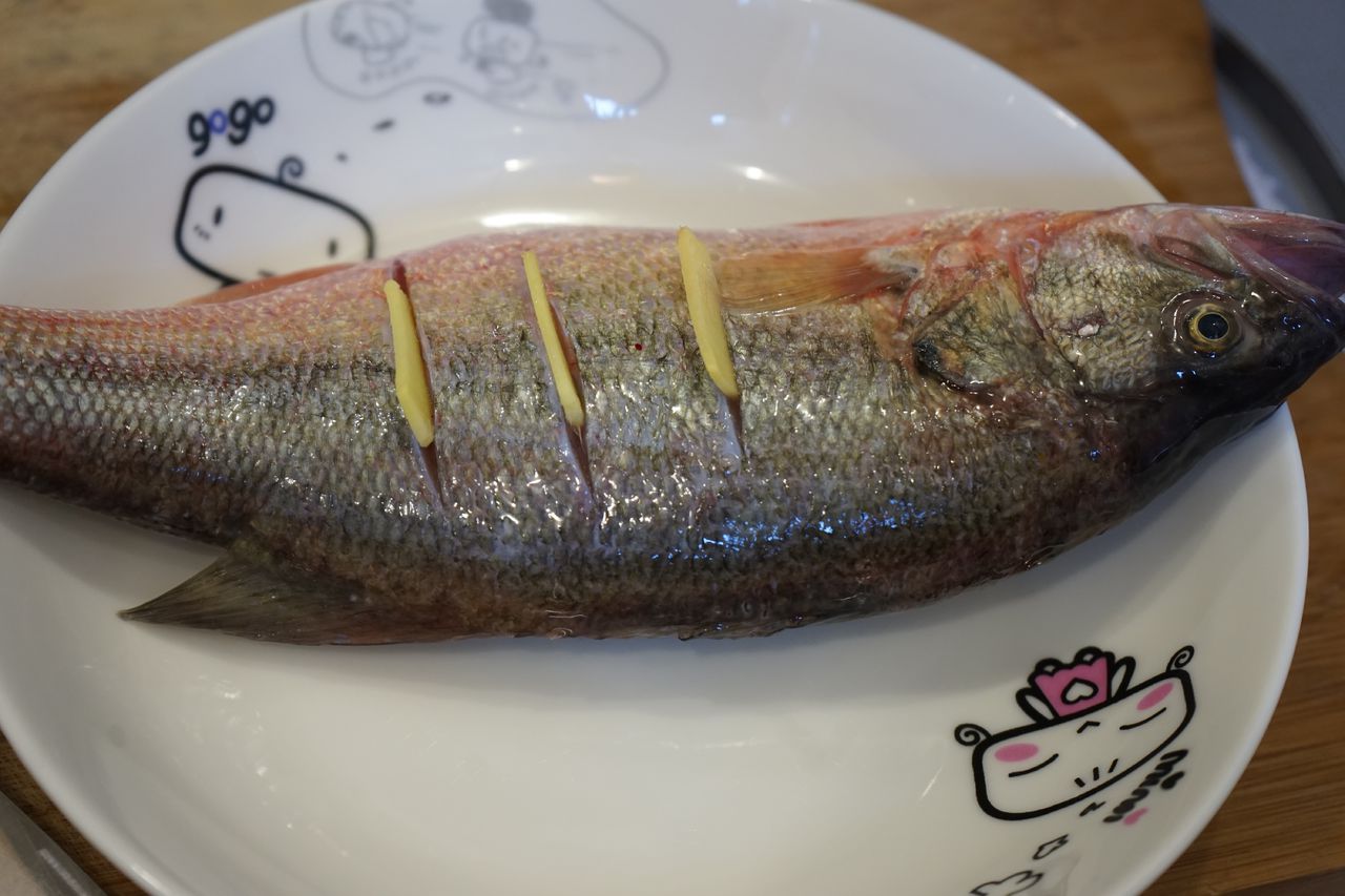 梁食清蒸鱸魚