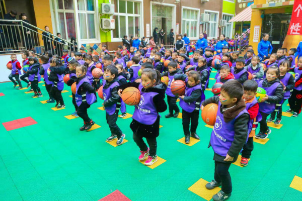 幼兒學校運動