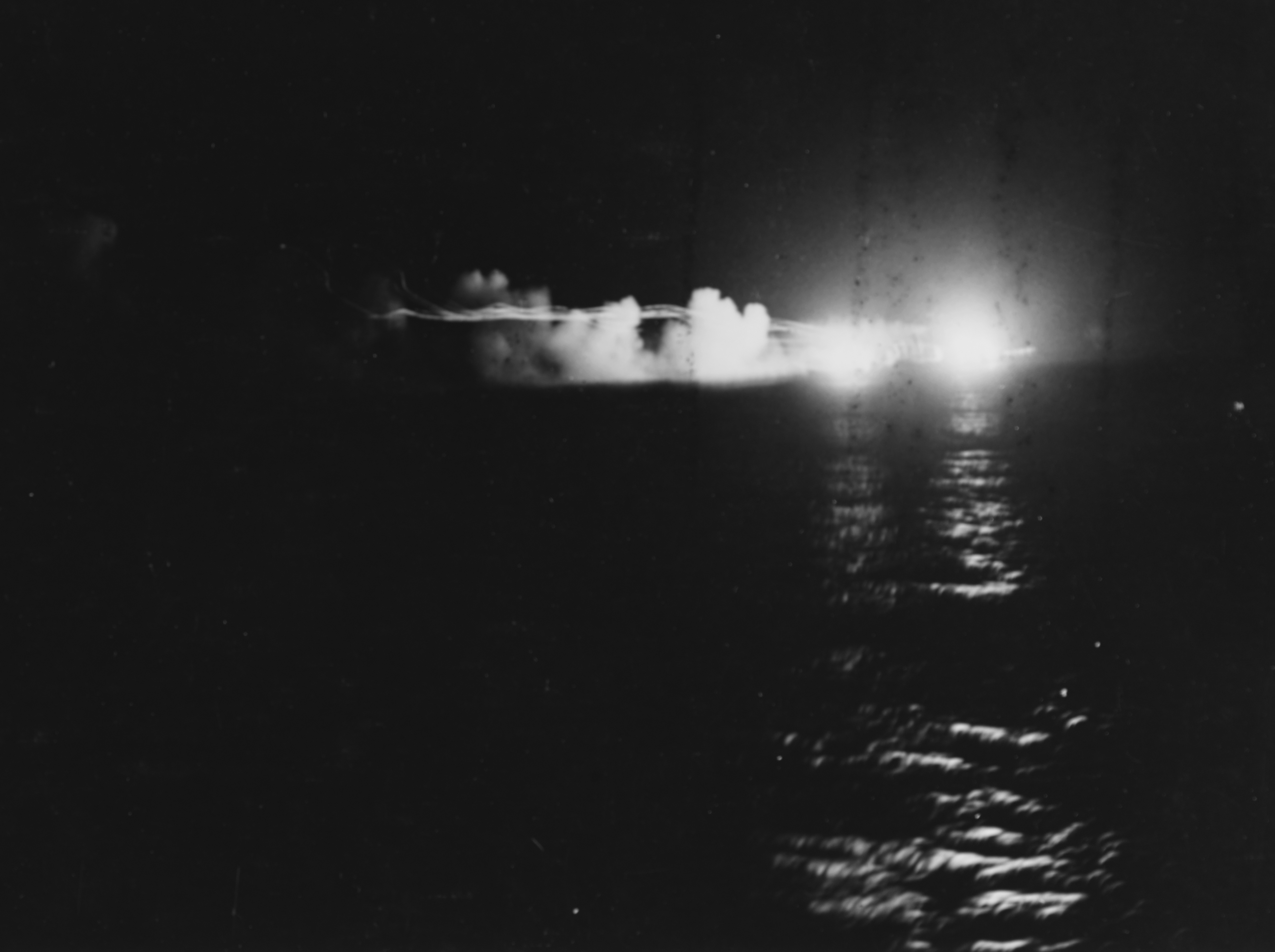 “六英寸機關槍”在科隆班加拉島海戰中激烈開火