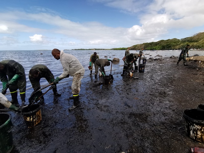 8·6日籍貨輪燃油泄漏事故