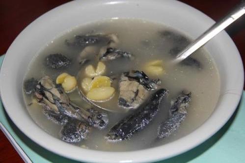 蓮米烏雞湯