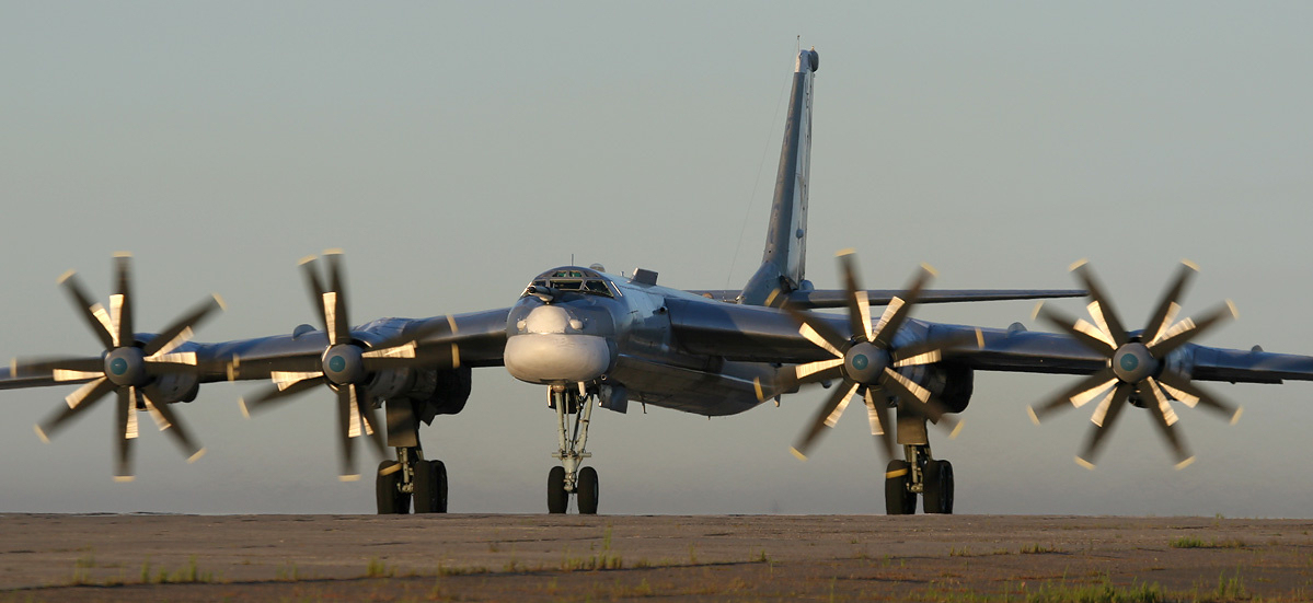 圖-95轟炸機