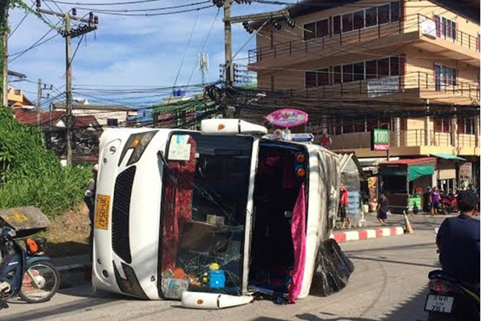 11·10泰國清邁客車側翻事故