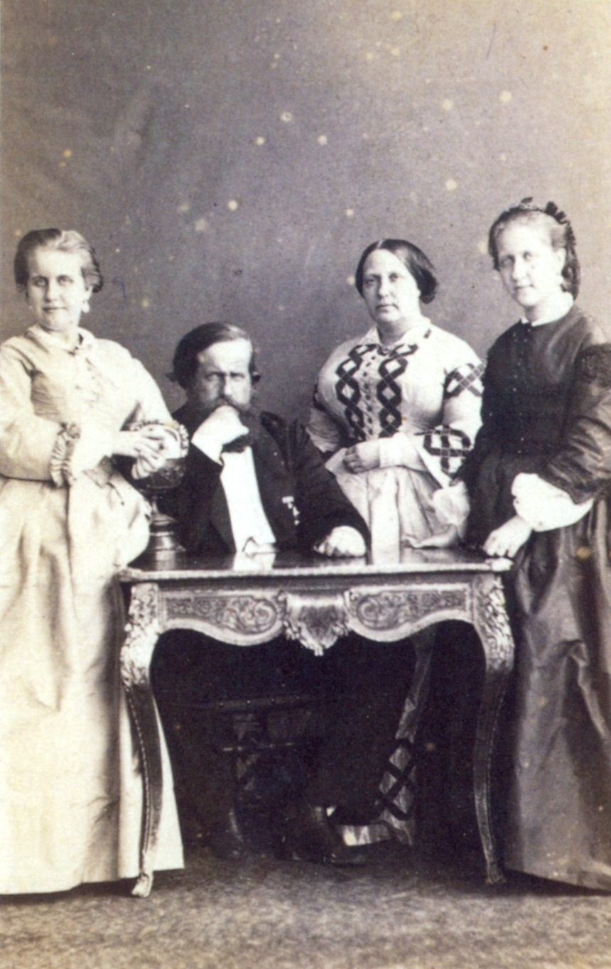 左起利奧波丁娜、佩德羅二世、特蕾莎·克里斯蒂娜、伊莎貝爾