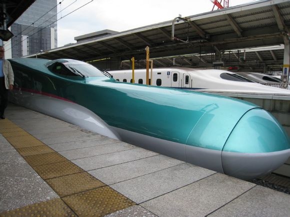 新幹線E5系電力動車組(日本隼鷹號新幹線列車)