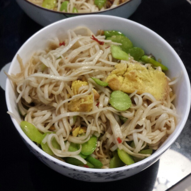 蘭花豆雞蛋炒麵