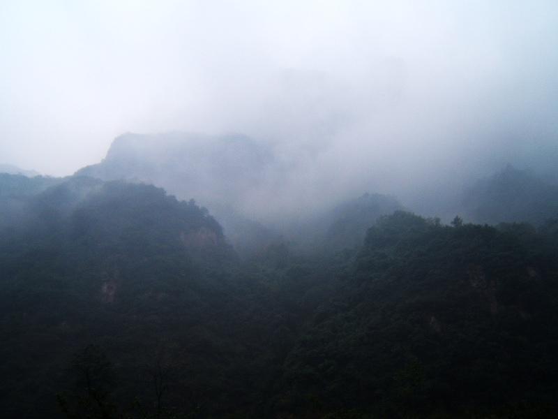 雲山霧罩