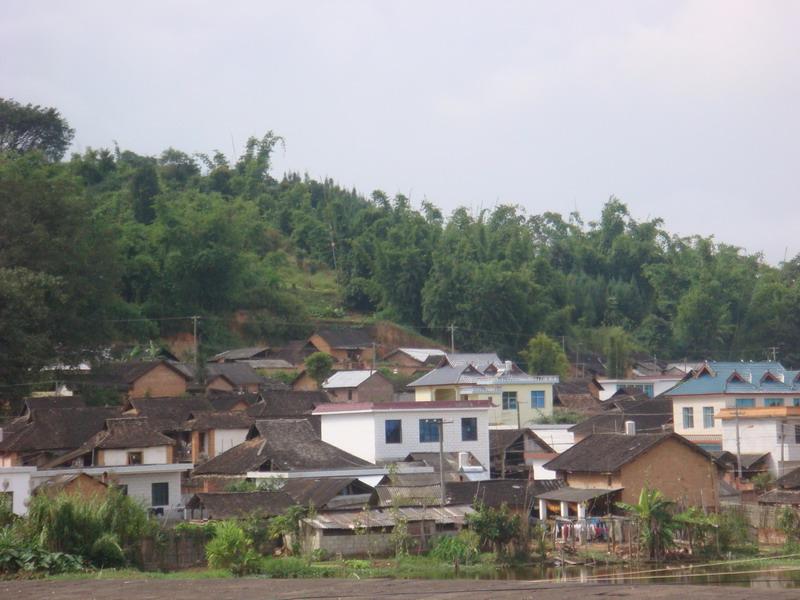 曼章嶺二村