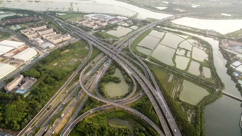 東部快速路與生態園大道立交橋與寒溪河大橋