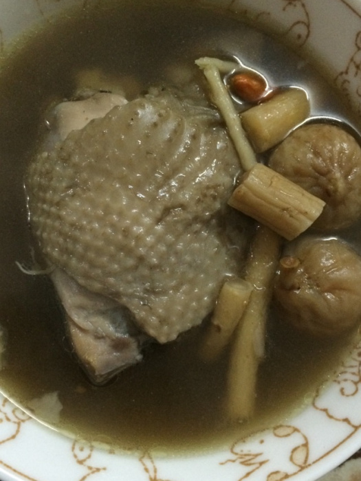 阿膠燉藥膳雞湯